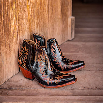 Ariat Women's Dixon Spade Black Western Shorty Boot #7